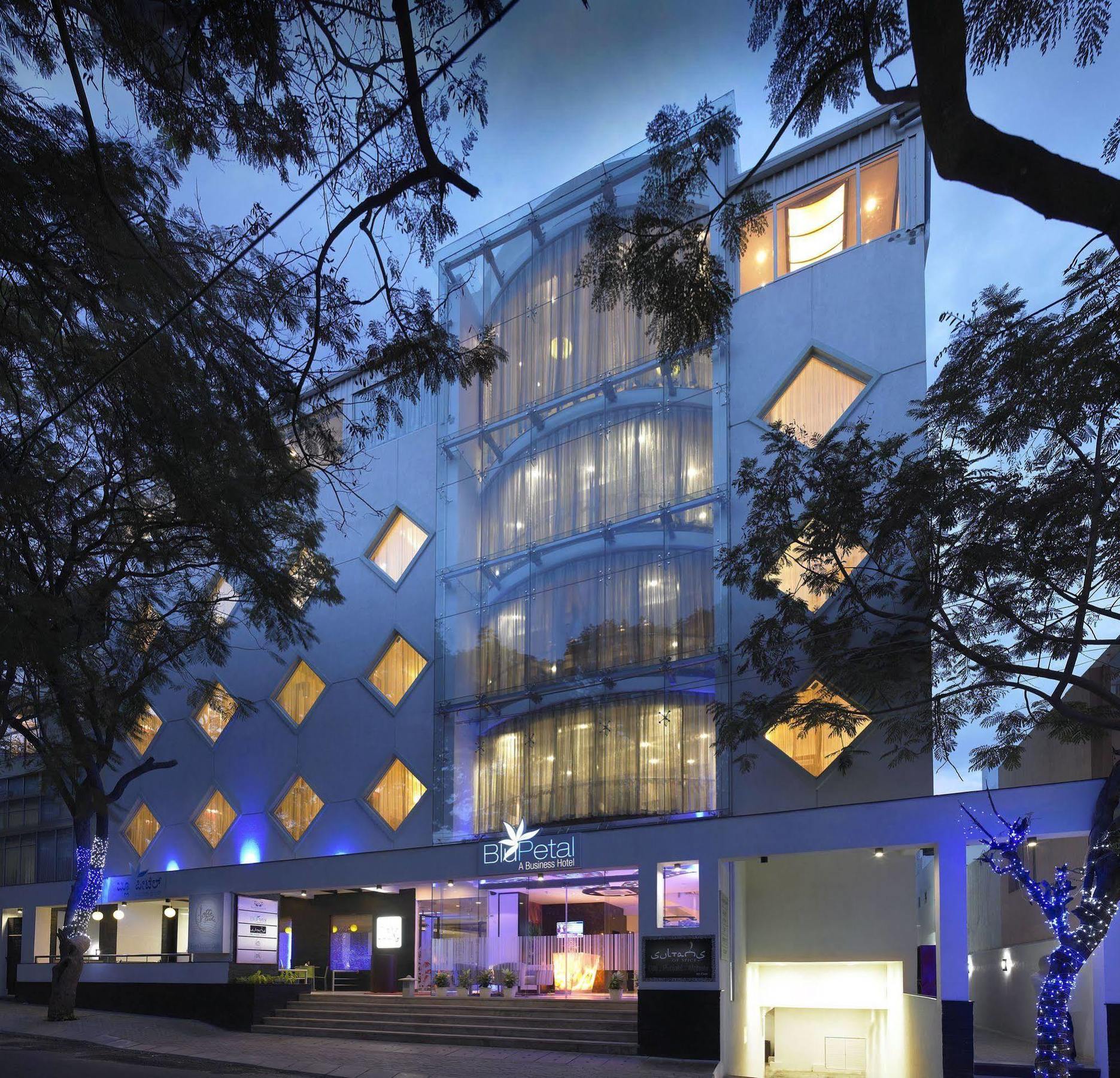 Blu Petal - A Business Hotel Бенґалуру Екстер'єр фото