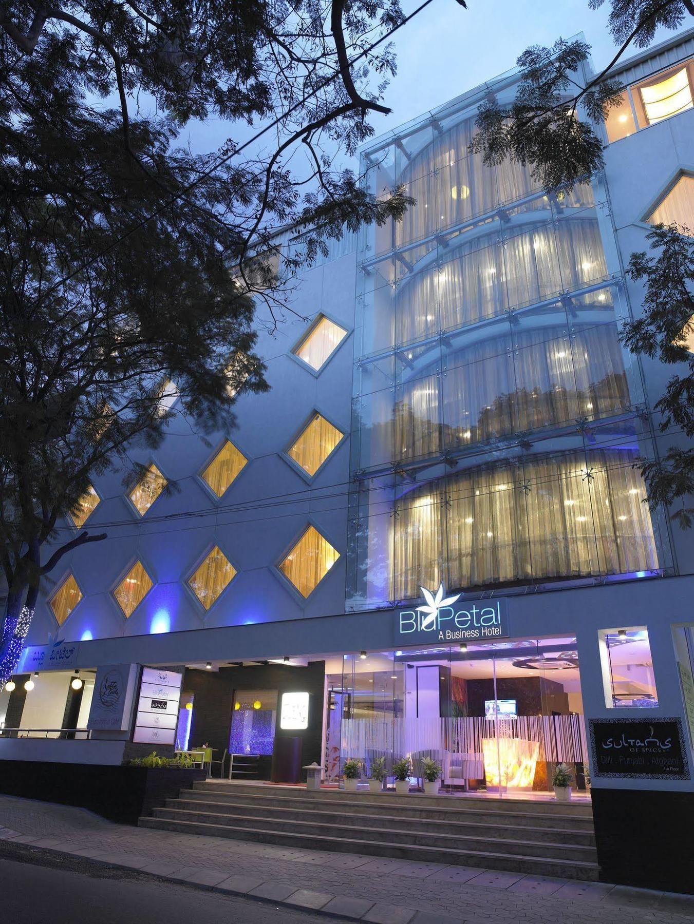 Blu Petal - A Business Hotel Бенґалуру Екстер'єр фото