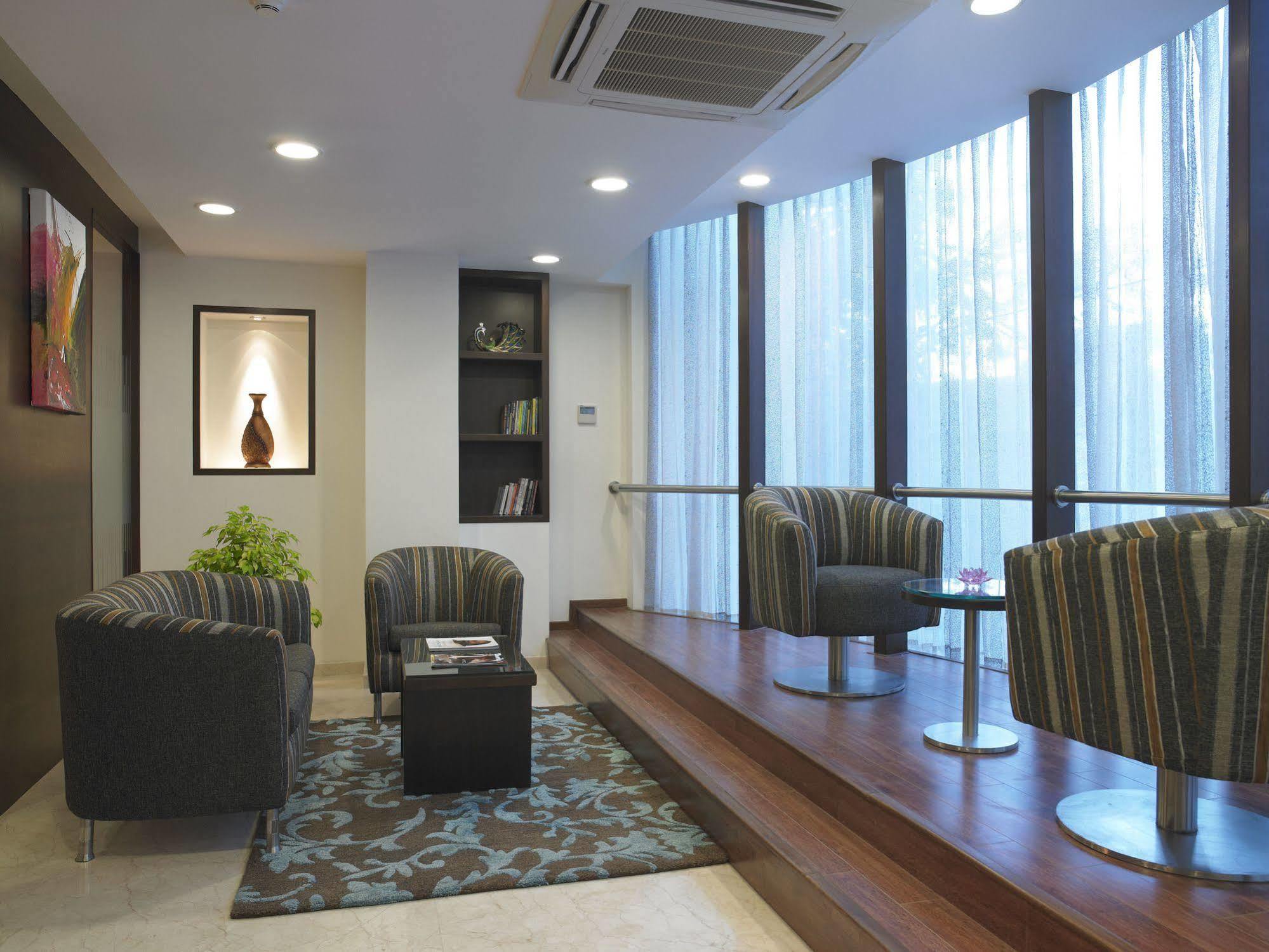 Blu Petal - A Business Hotel Бенґалуру Екстер'єр фото