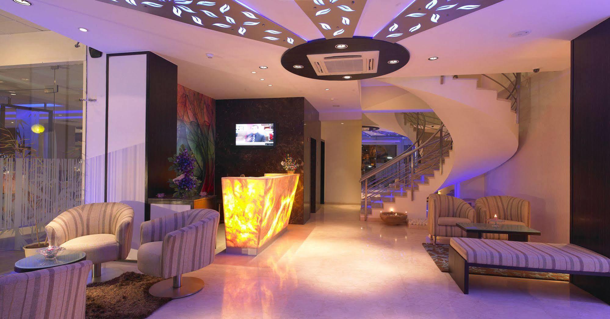 Blu Petal - A Business Hotel Бенґалуру Екстер'єр фото